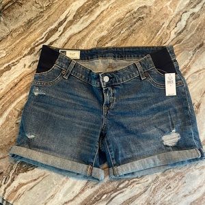 GAP Maternity 5” Destructed Inset Panel Denim Shorts, size 4. Medium Wash. NWT
